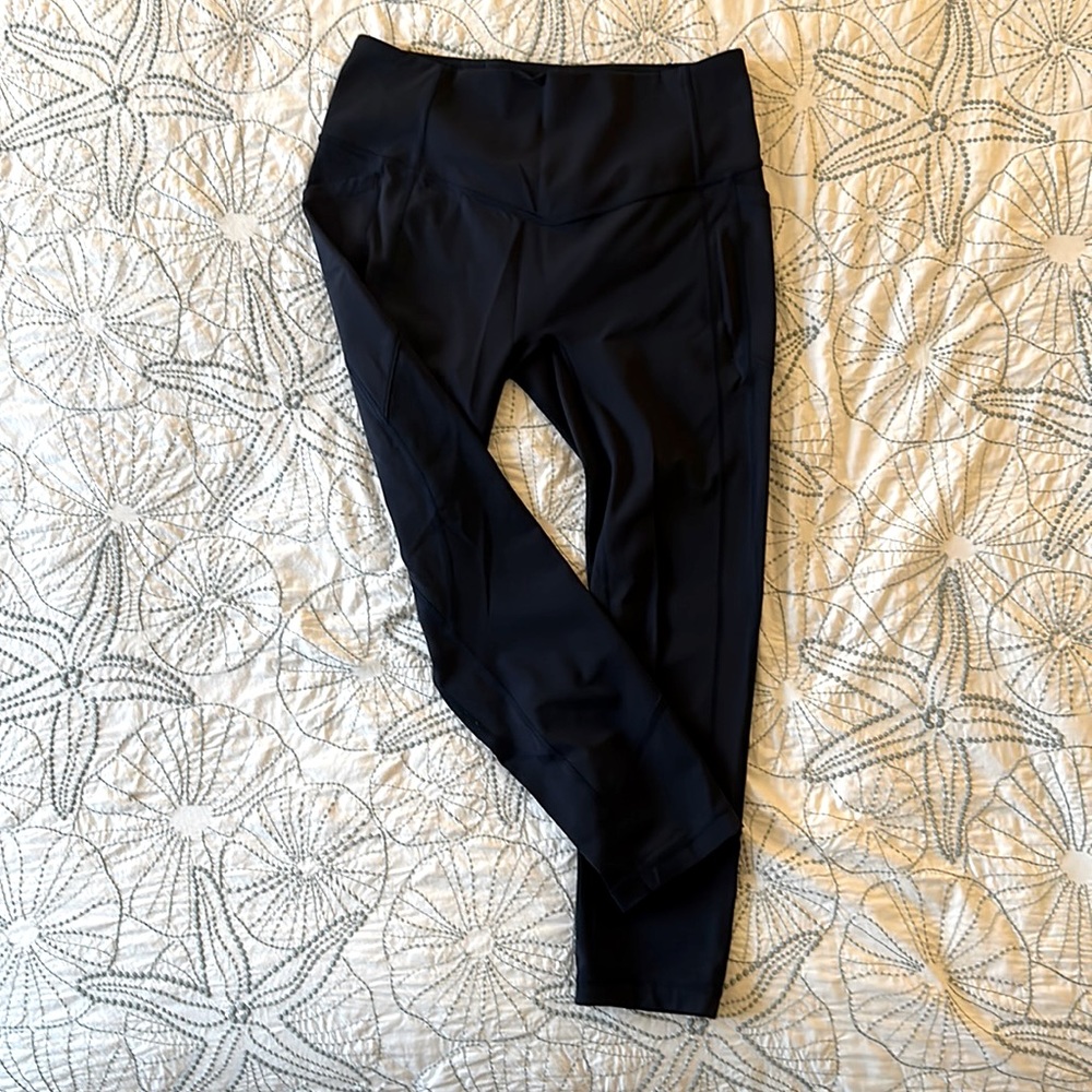 Lululemon navy tight with pocket
